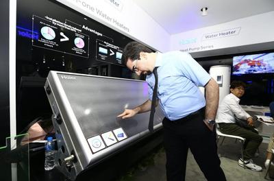 海爾廣交會(huì)展出世界首個(gè)無(wú)水箱太陽(yáng)能熱水器，引領(lǐng)日用家電零售創(chuàng)新